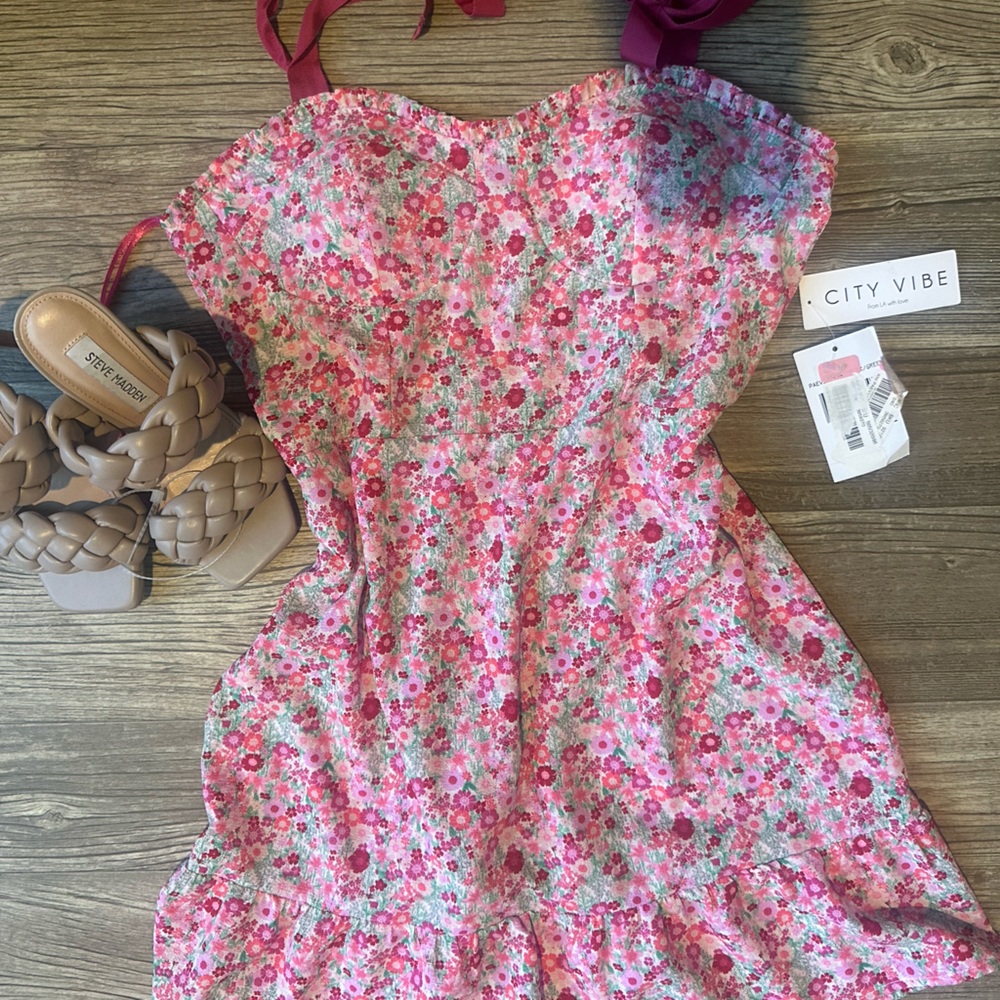 NWT City vibe flower dress. Size L
